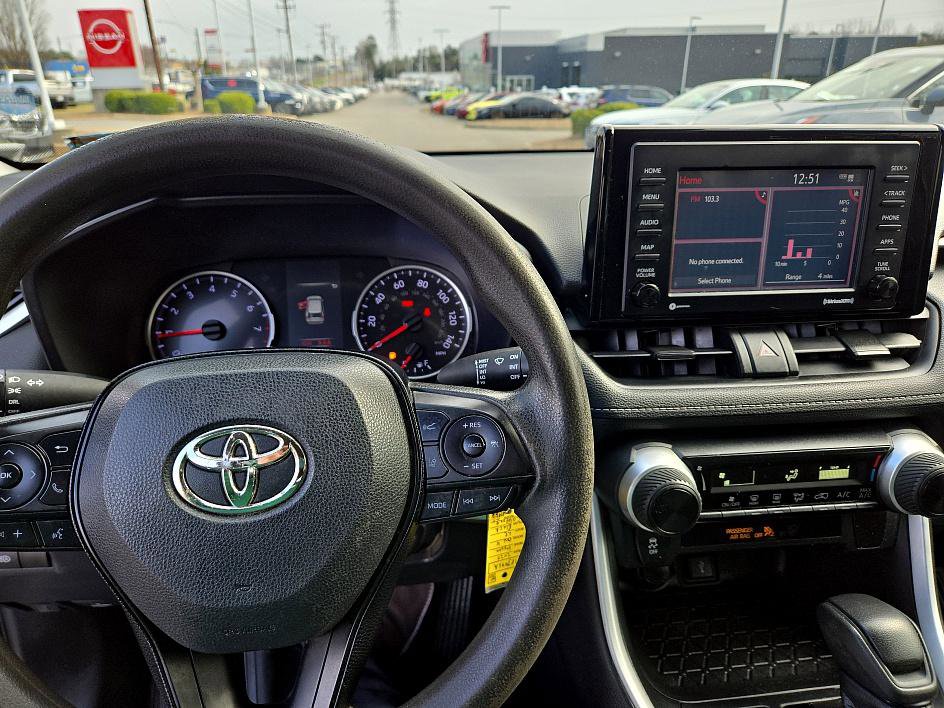 Used 2020 Toyota RAV4 LE image 18