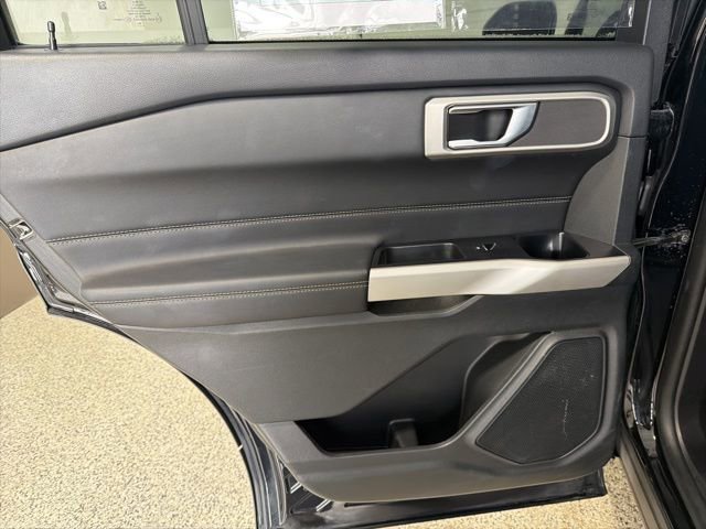 Used 2023 Ford Explorer XLT image 28
