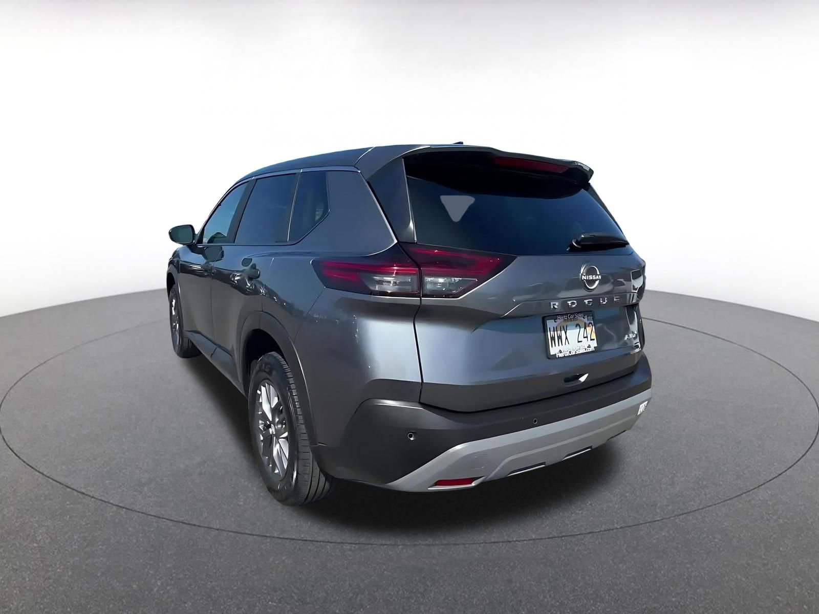 Used 2023 Nissan Rogue S image 11