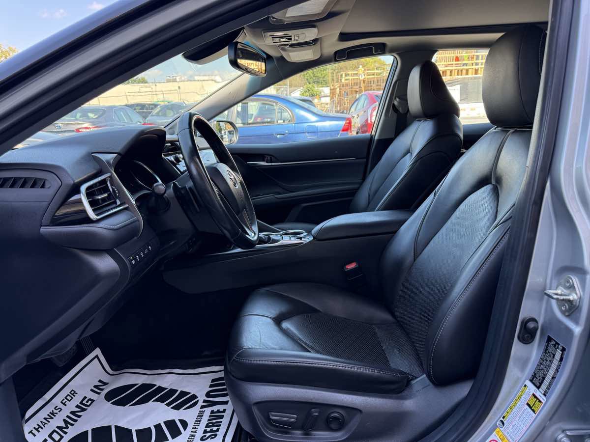 Used 2018 Toyota Camry XSE w/ Driver Assist Package image 9
