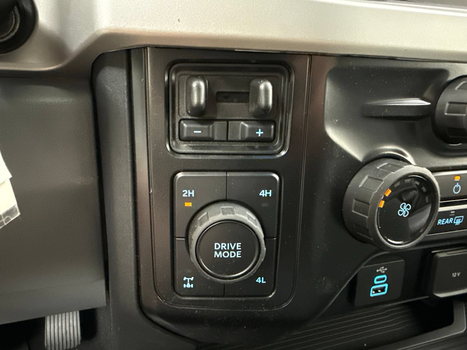 New 2026 Ford F350 XLT AWD/4WD image 24