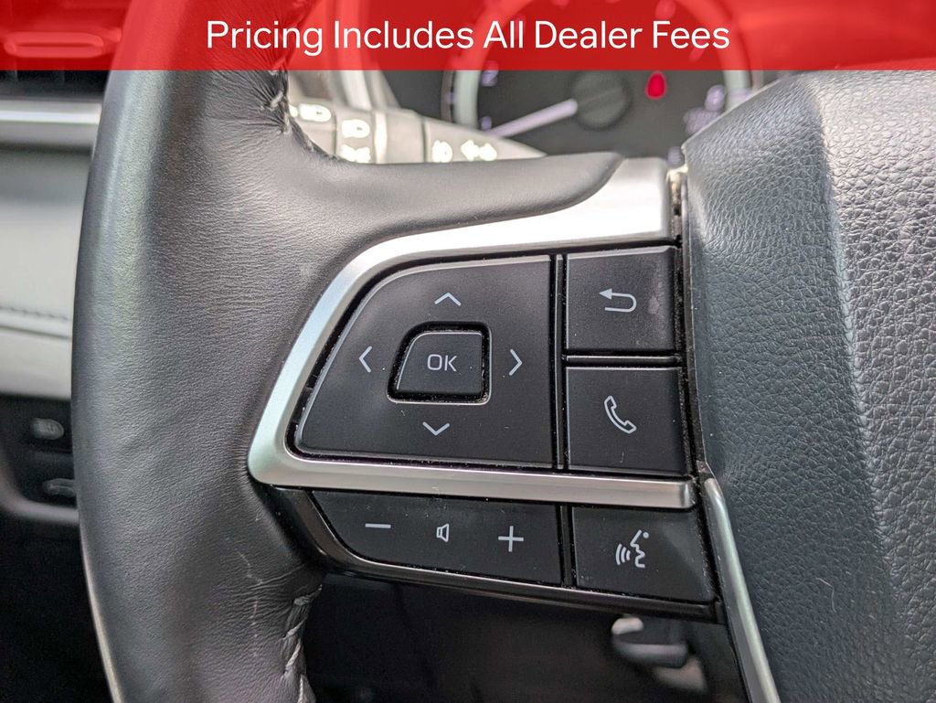 Used 2023 Toyota Highlander XLE FWD image 28