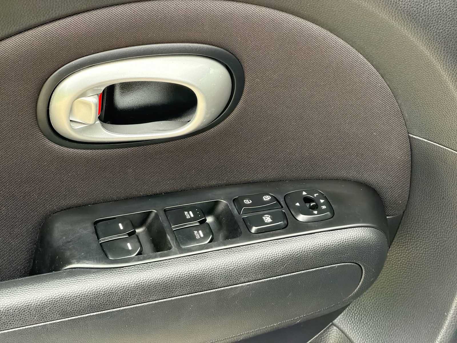 Used 2015 Kia Soul + FWD image 14