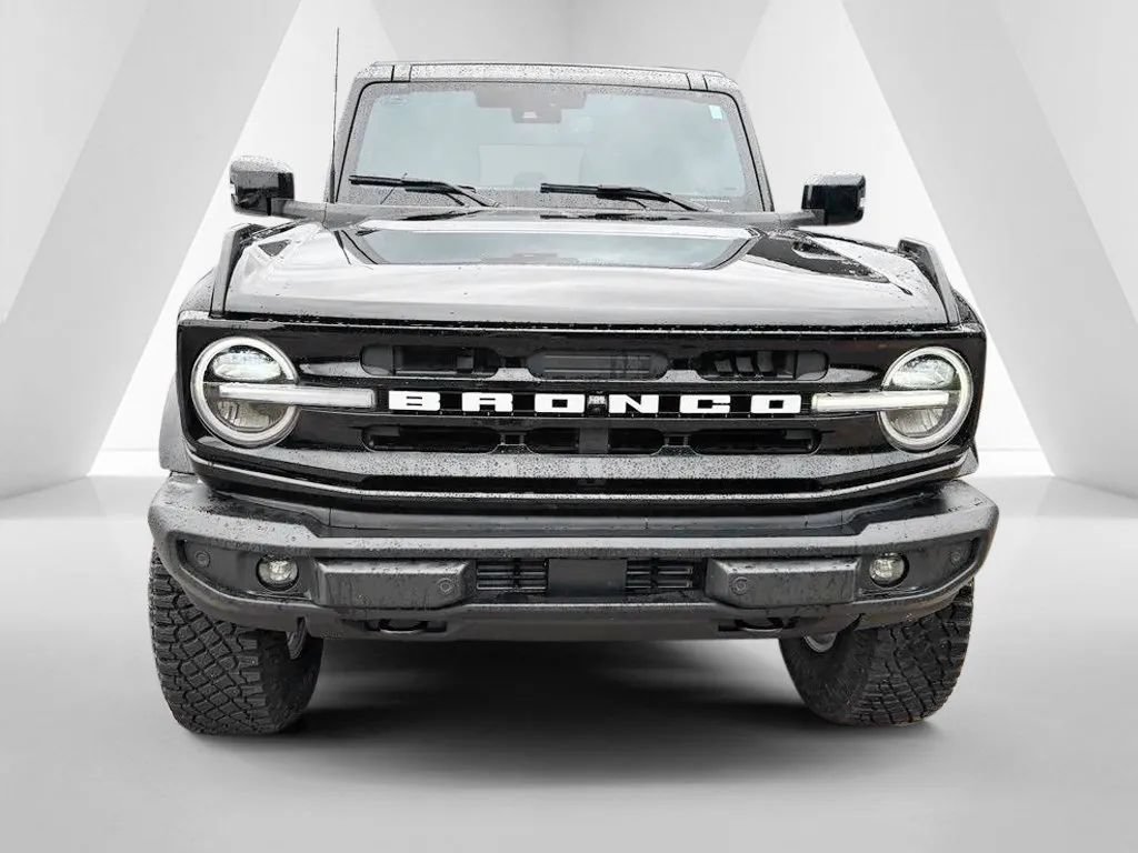 Used 2025 Ford Bronco Outer Banks AWD/4WD image 2