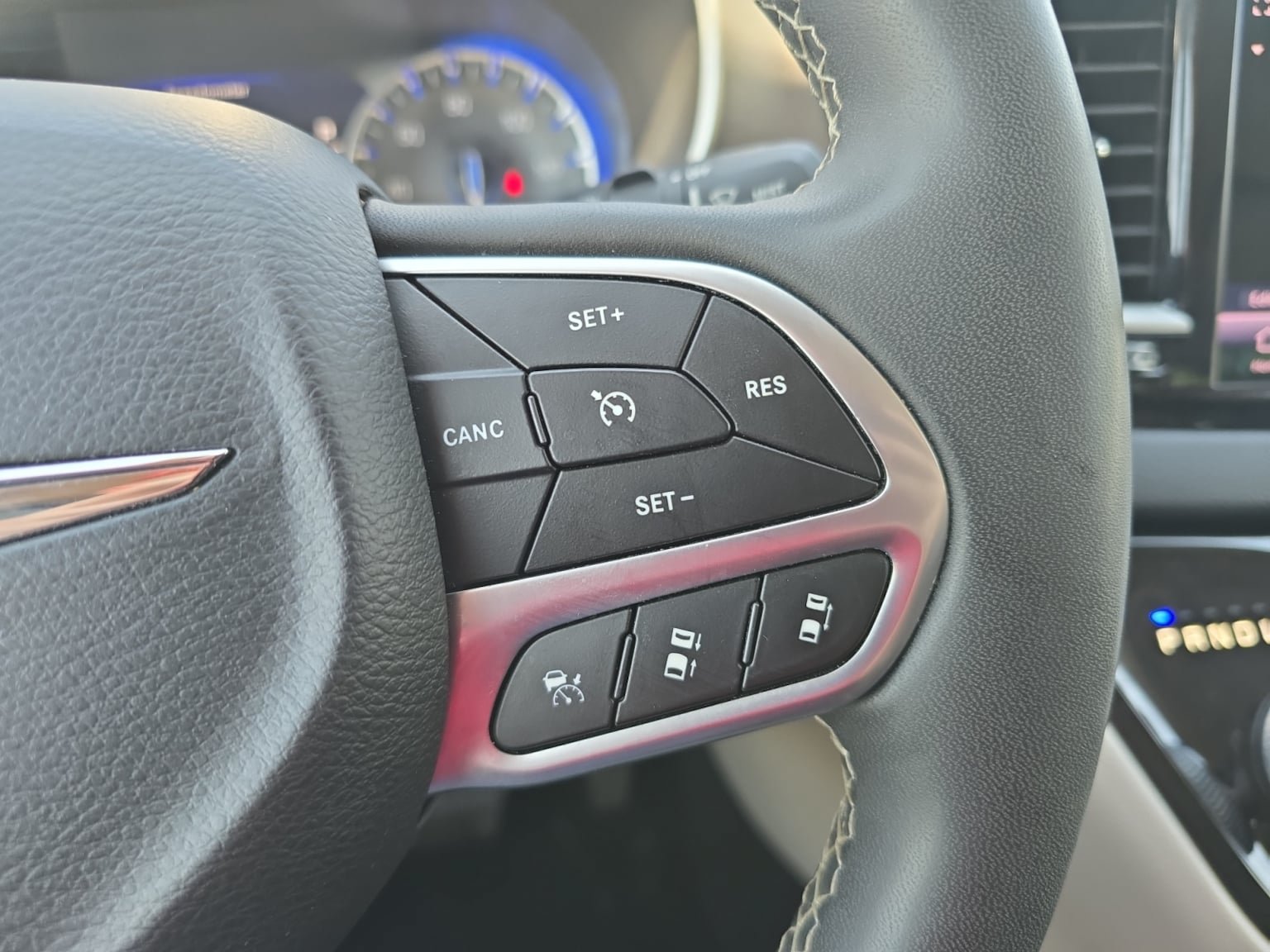 Used 2022 Chrysler Pacifica Touring-L FWD image 23