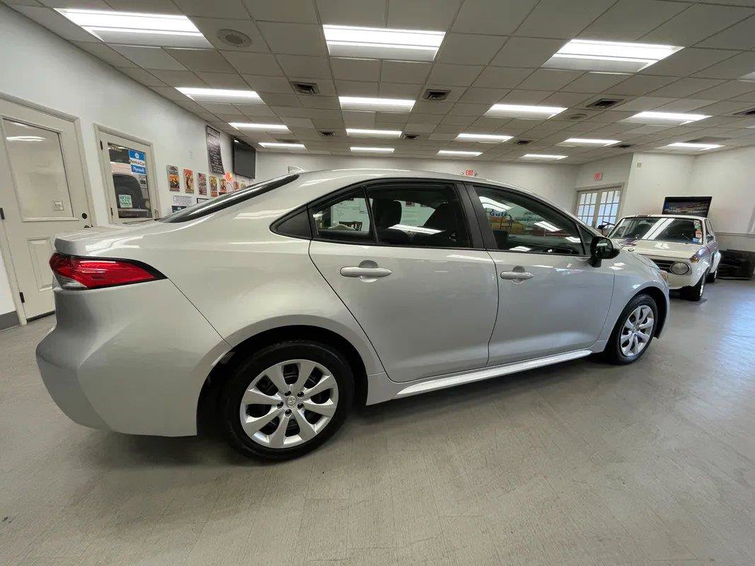 Used 2025 Toyota Corolla LE FWD image 35