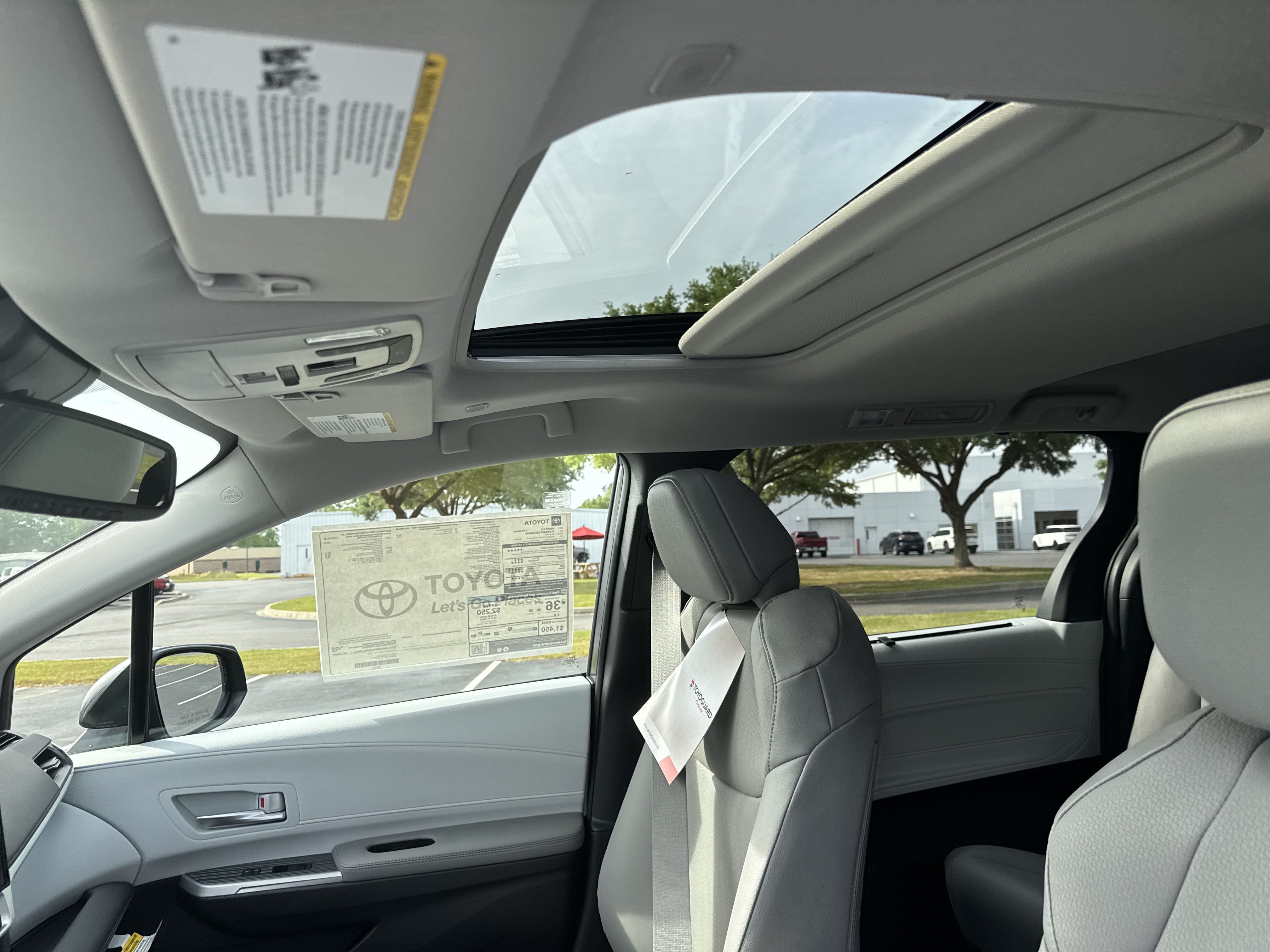 New 2025 Toyota Sienna XLE FWD image 17
