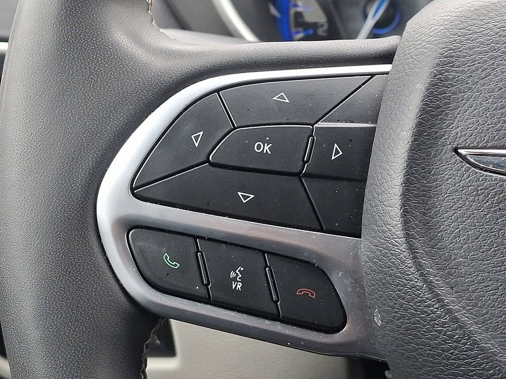 Used 2024 Chrysler Pacifica Touring-L FWD image 20