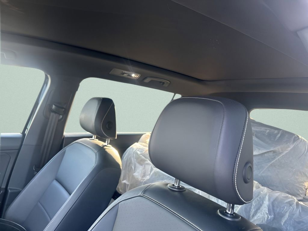 Used 2021 Volkswagen Tiguan SE R-Line image 19