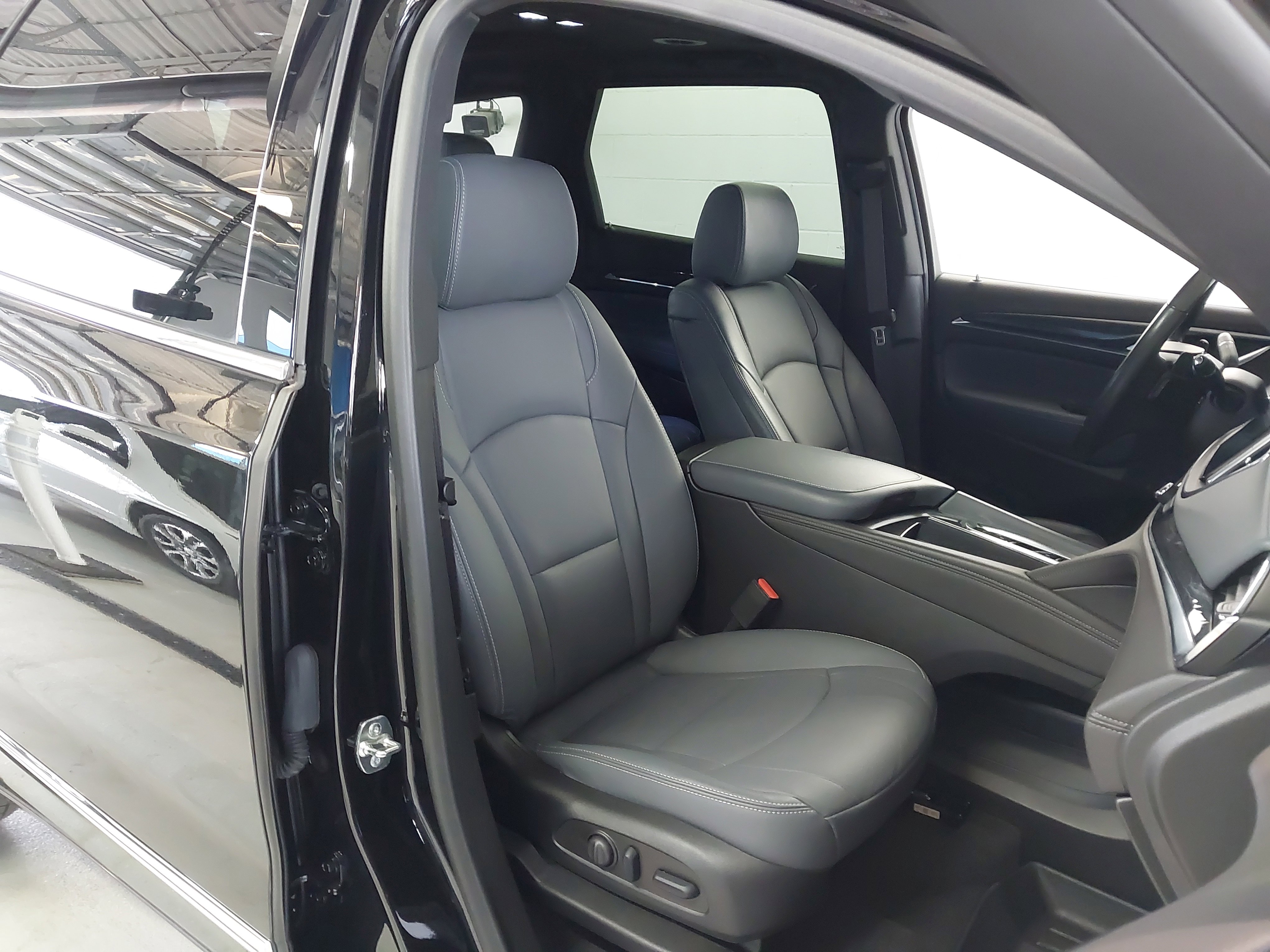 Used 2024 Buick Enclave Essence w/ Experience Buick Package AWD/4WD image 28