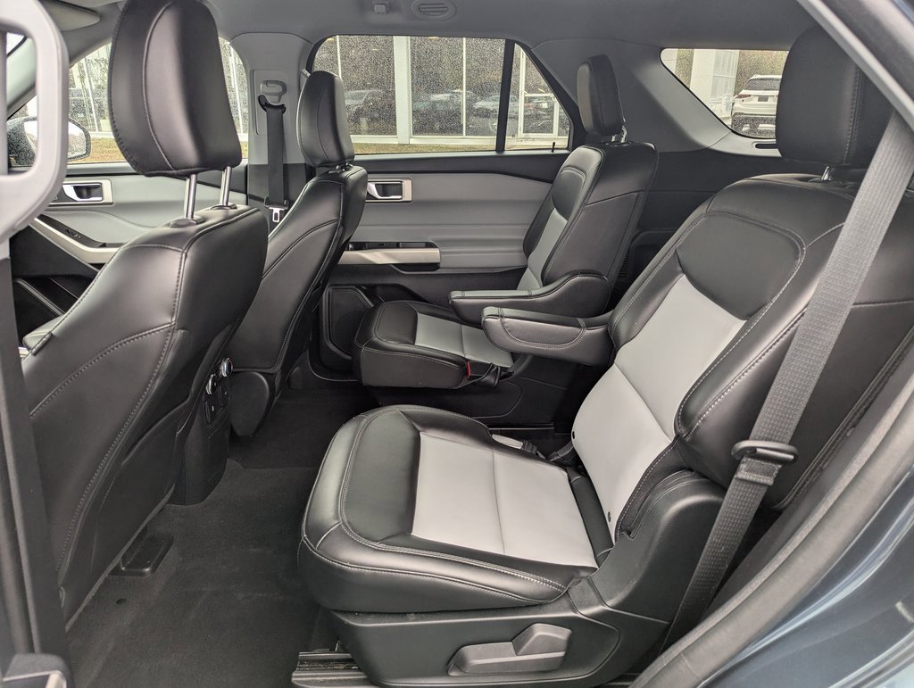 Used 2022 Ford Explorer XLT w/ Equipment Group 202A image 19