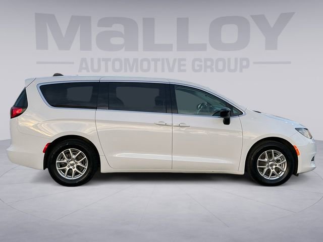 Used 2024 Chrysler Voyager LX image 6