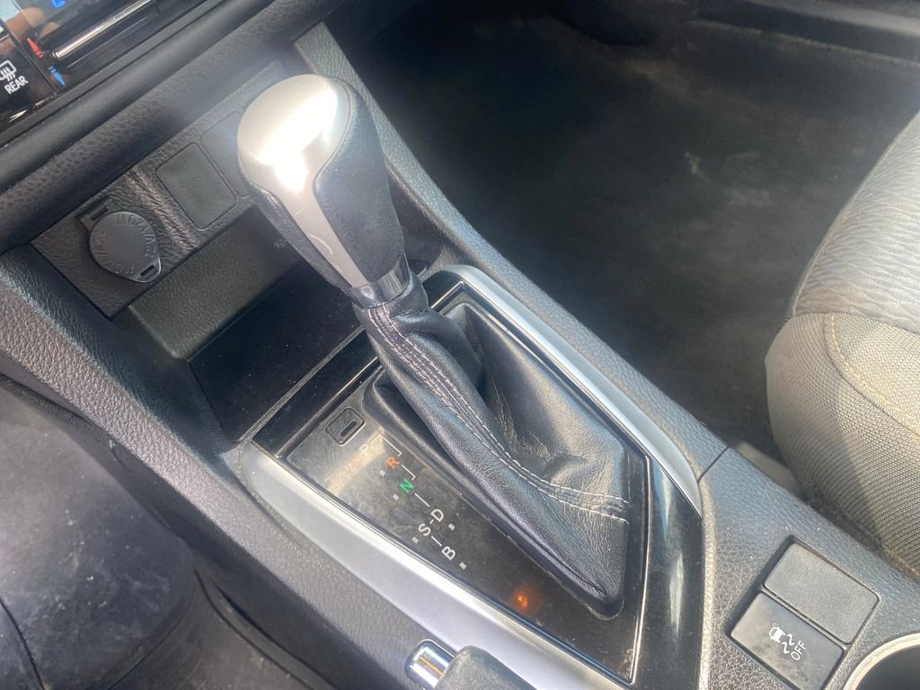 Used 2019 Toyota Corolla LE FWD image 45