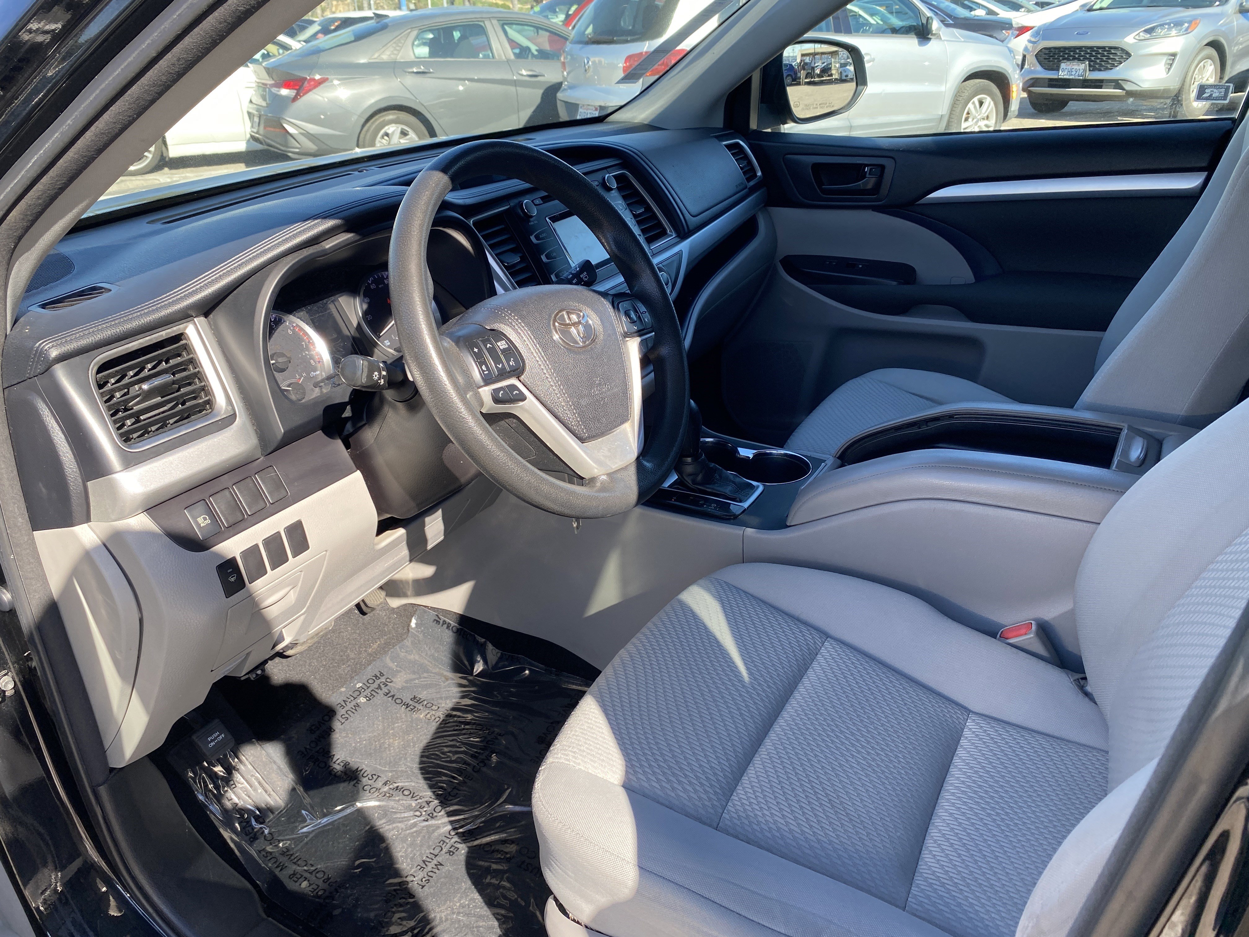Used 2018 Toyota Highlander LE w/ Carpet Mat Package (TMS) image 10