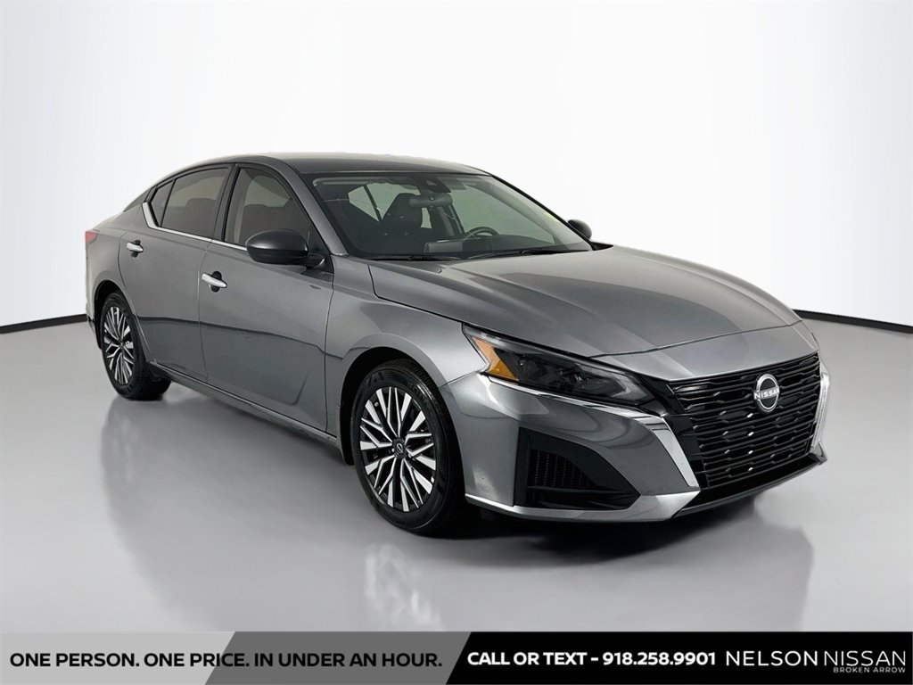 Certified 2025 Nissan Altima 2.5 SV FWD image 3