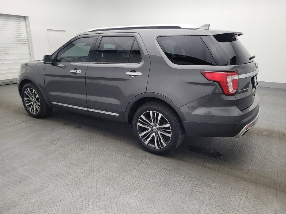 Used 2017 Ford Explorer Platinum image 3