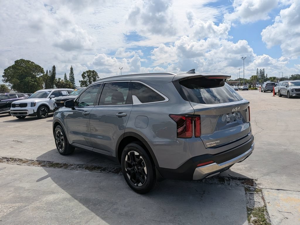 Certified 2025 Kia Sorento S FWD image 6