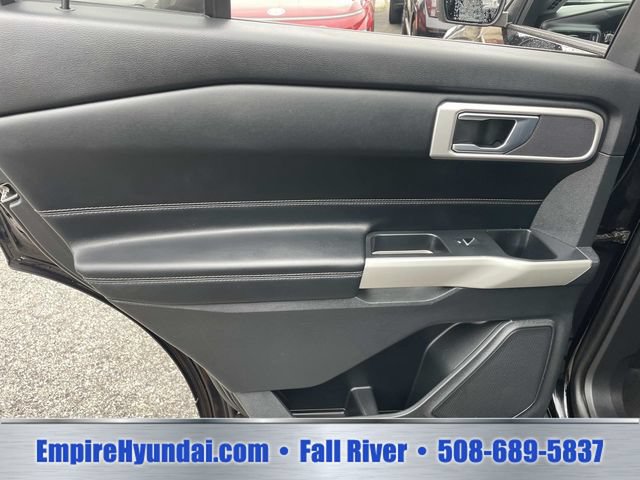 Used 2020 Ford Explorer XLT w/ Equipment Group 202A AWD/4WD image 17