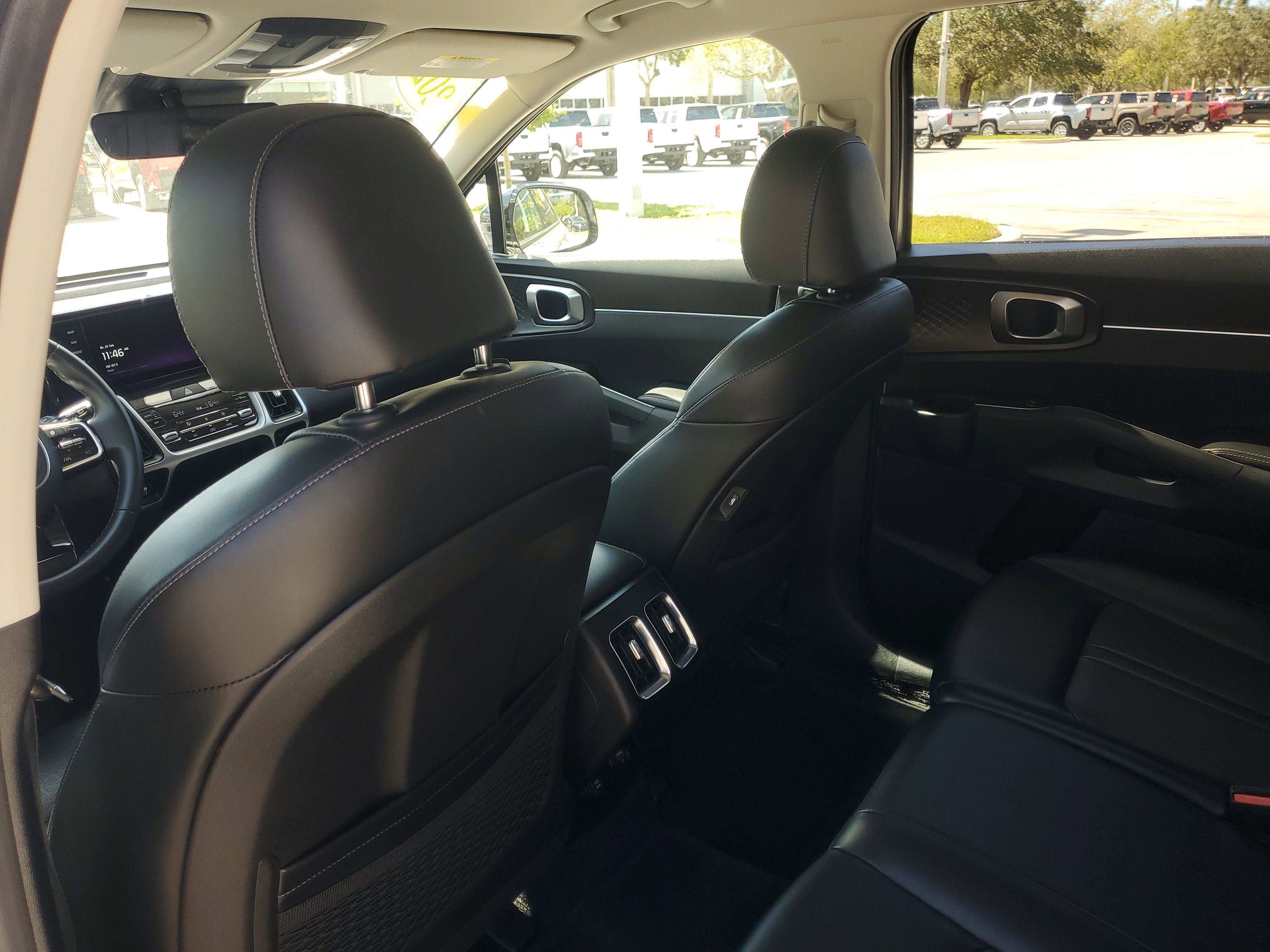 Used 2022 Kia Sorento S image 12