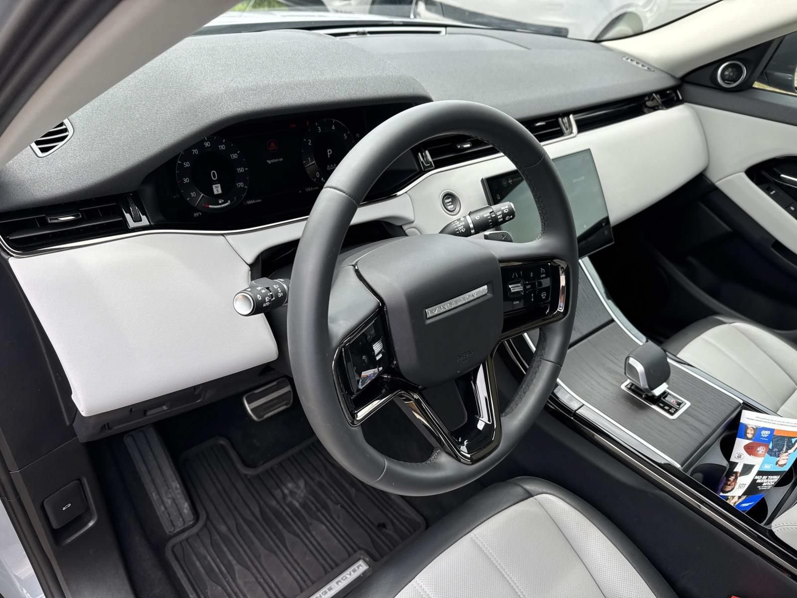 Used 2025 Land Rover Range Rover Evoque Dynamic SE AWD/4WD image 18