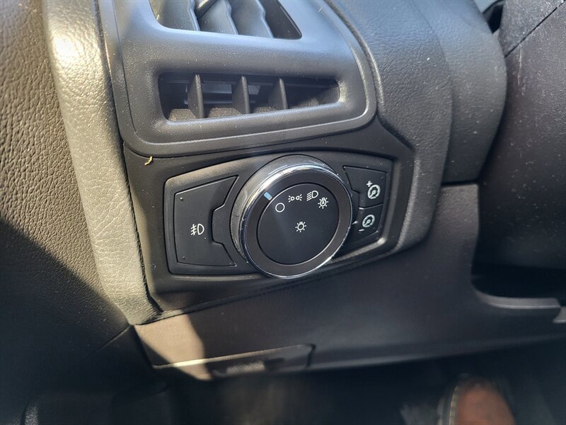 Used 2012 Ford Focus SE w/ SE Sport Pkg image 18