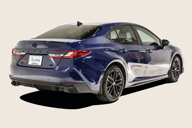 Used 2025 Toyota Camry SE image 6