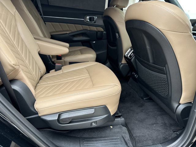 Used 2025 Kia Sorento SX Prestige w/ Olive Brown Leather Package image 18