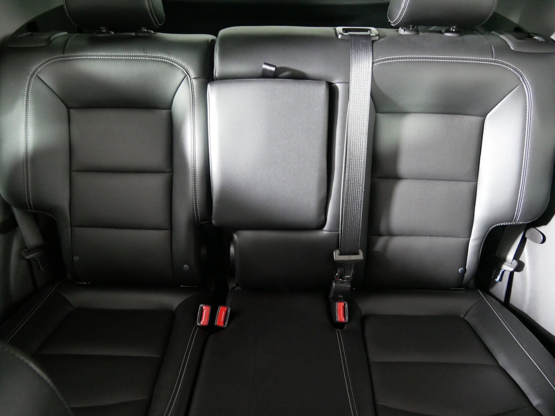 Used 2023 GMC Terrain SLT w/ Elevation Edition image 13