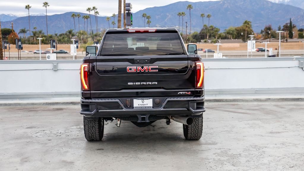 Used 2025 GMC Sierra 2500 AT4 image 8