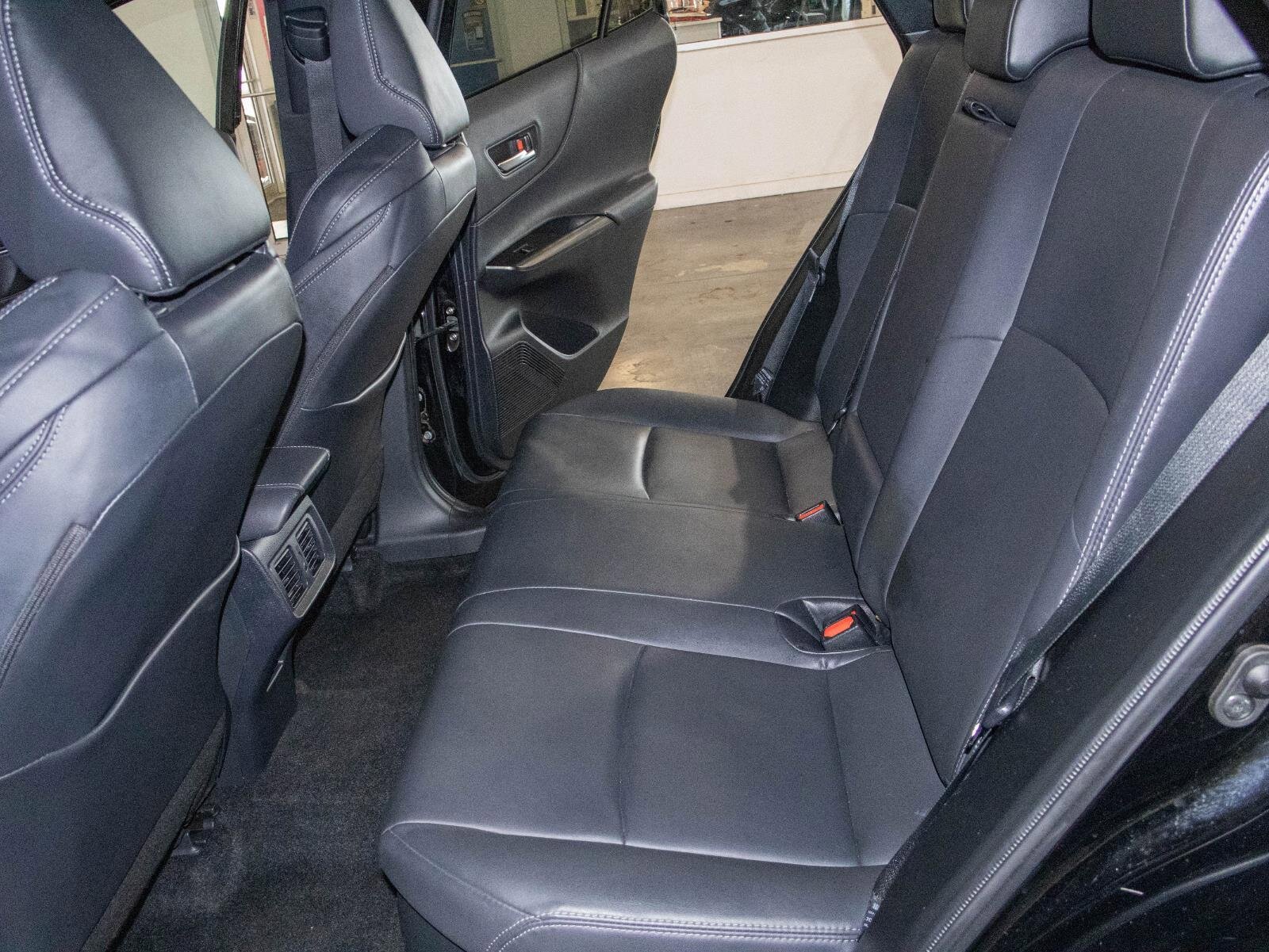 Used 2023 Toyota Venza XLE image 13