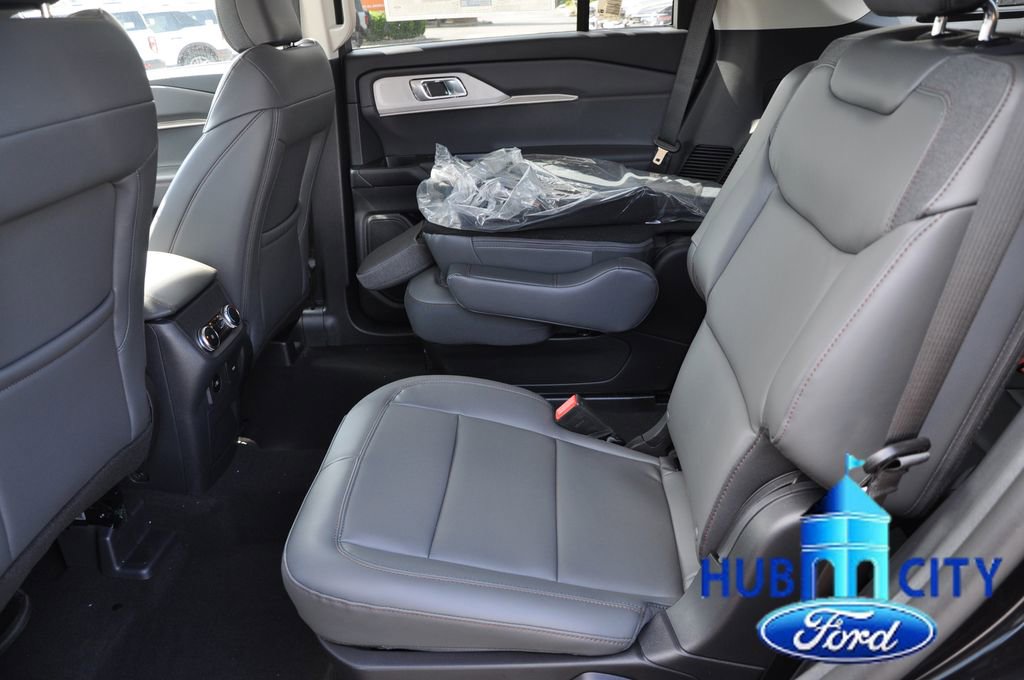 New 2026 Ford Explorer Active RWD image 11