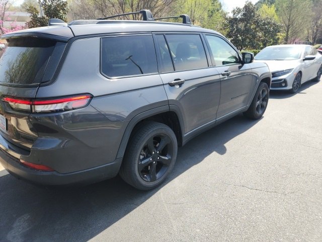 Used 2022 Jeep Grand Cherokee L Limited w/ Black Appearance Package image 12