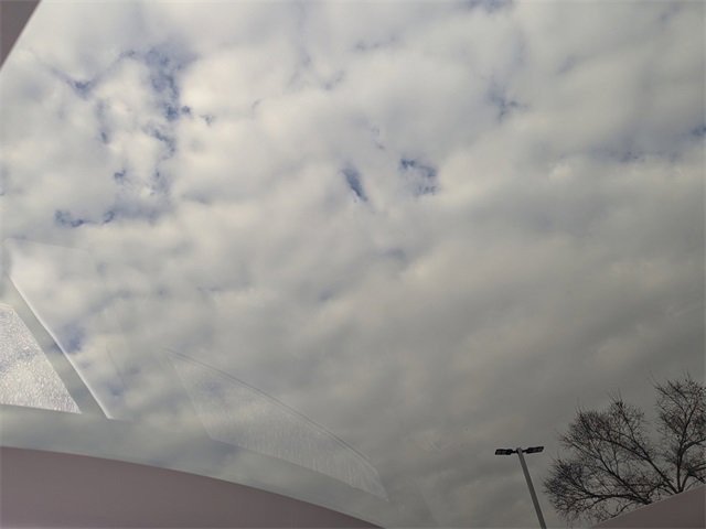 Used 2025 Tesla Model Y Performance image 28