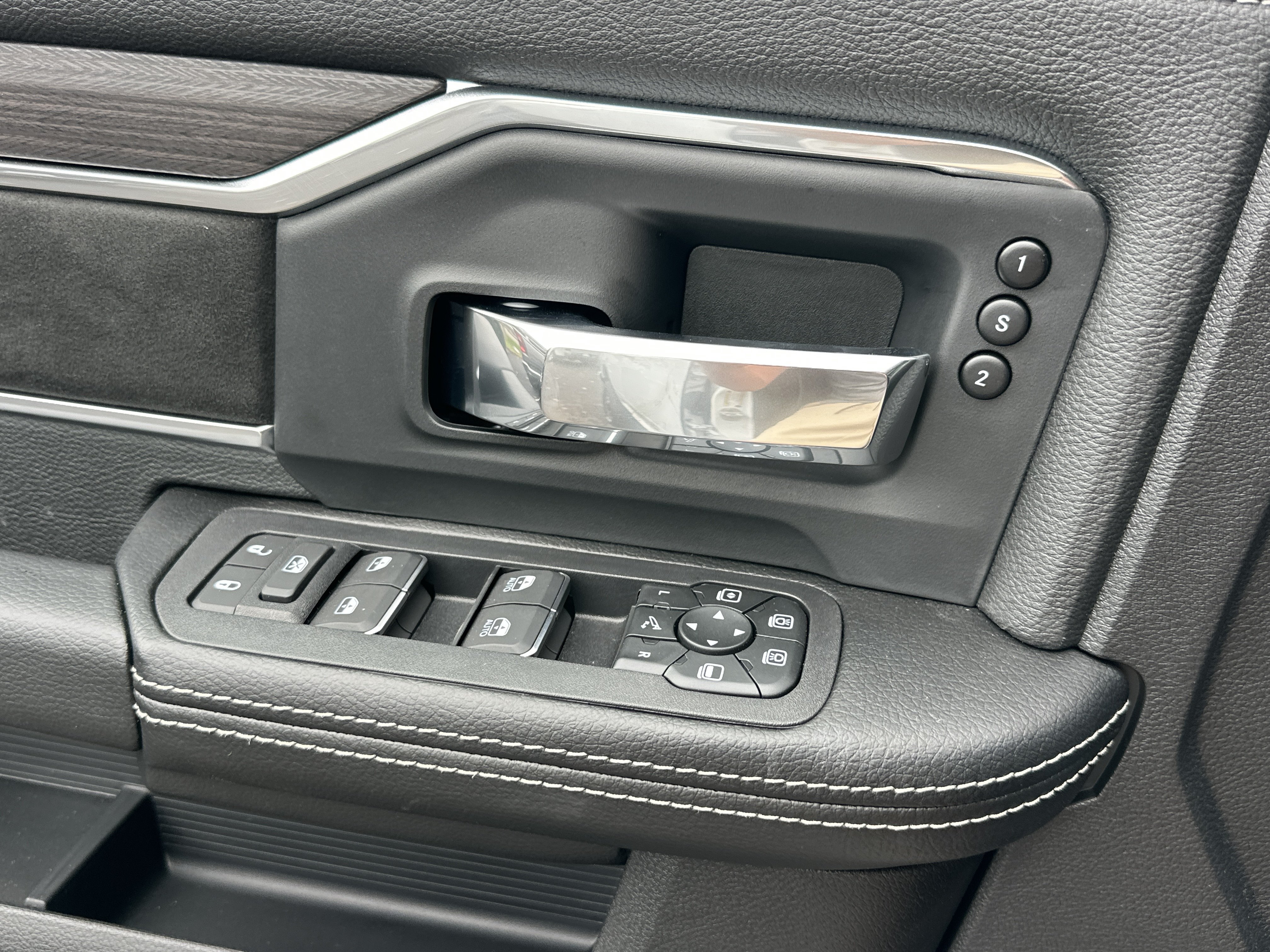New 2027 RAM 2500 Laramie AWD/4WD image 15