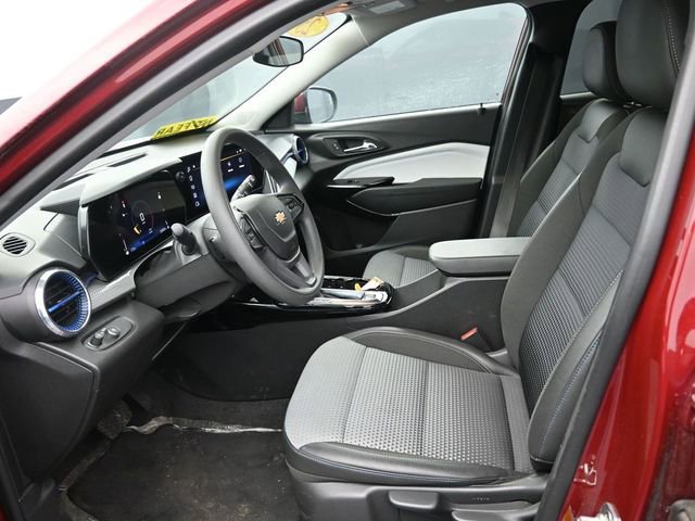 Used 2025 Chevrolet Trax LT image 16