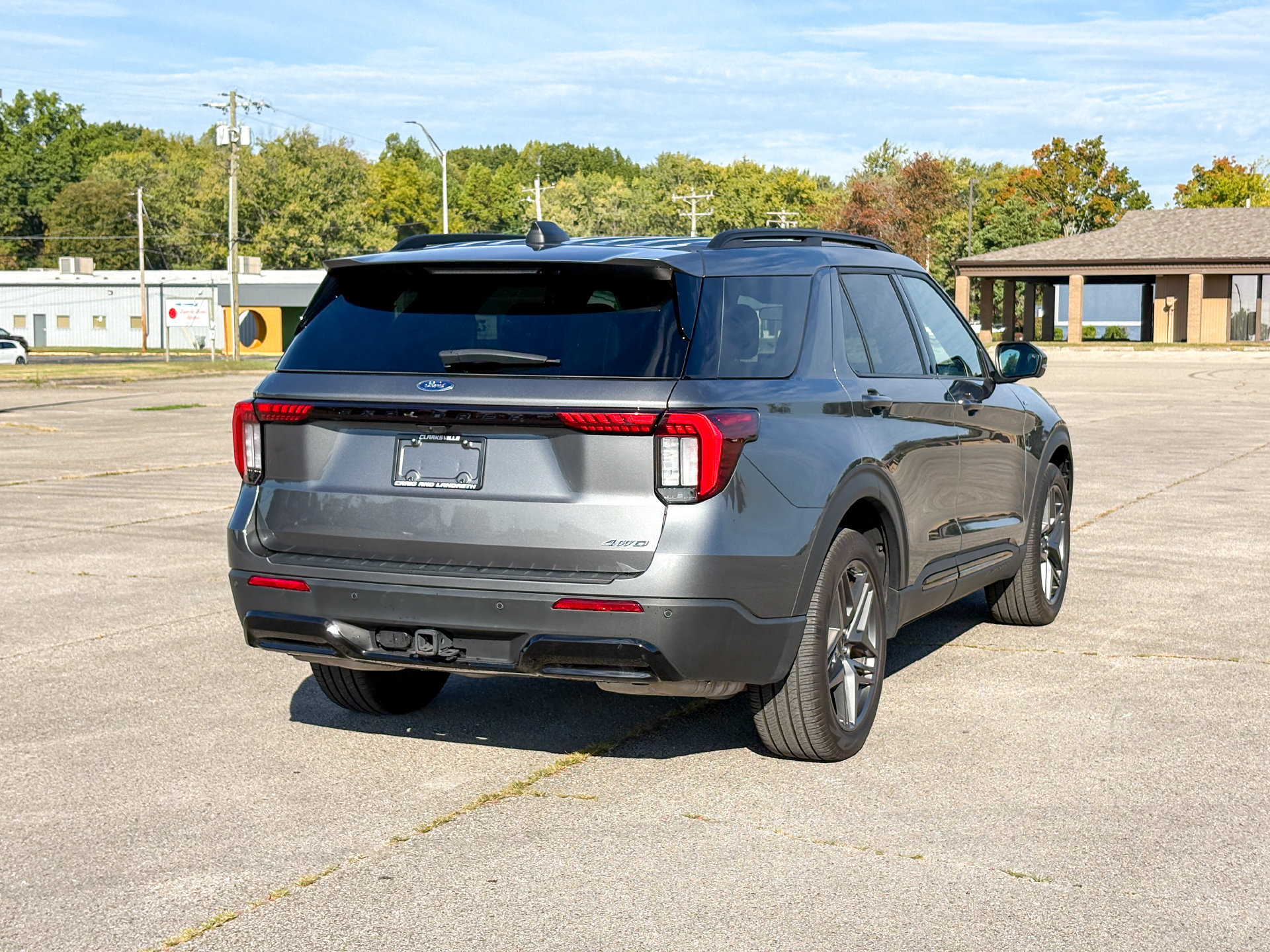 Used 2025 Ford Explorer ST-Line w/ ST-Line Street Pack AWD/4WD image 9