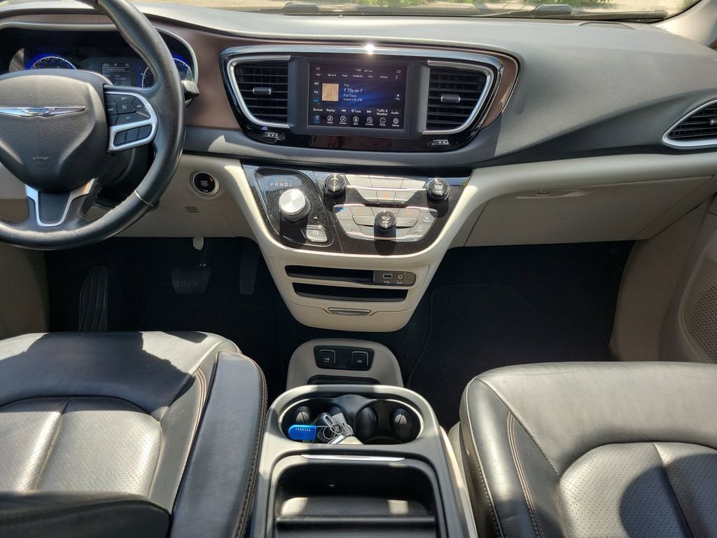 Used 2018 Chrysler Pacifica Touring-L FWD image 13