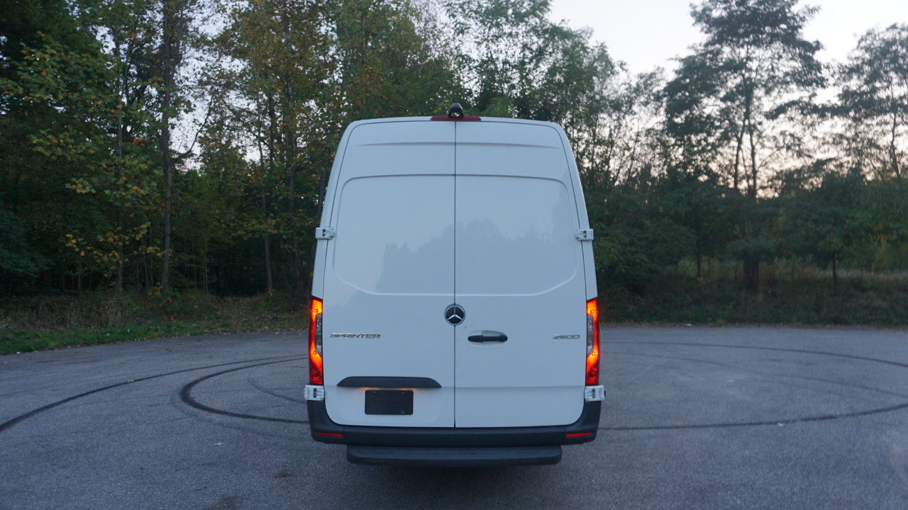 Used 2023 Mercedes-Benz Sprinter 2500 image 4