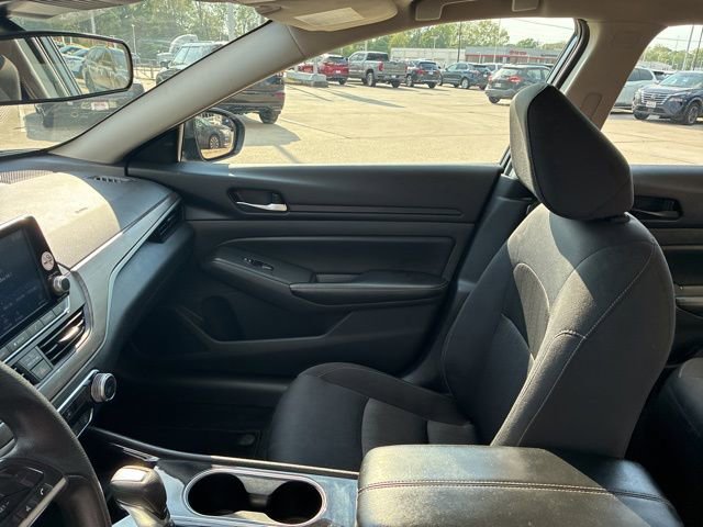 Used 2024 Nissan Altima 2.5 SV image 16