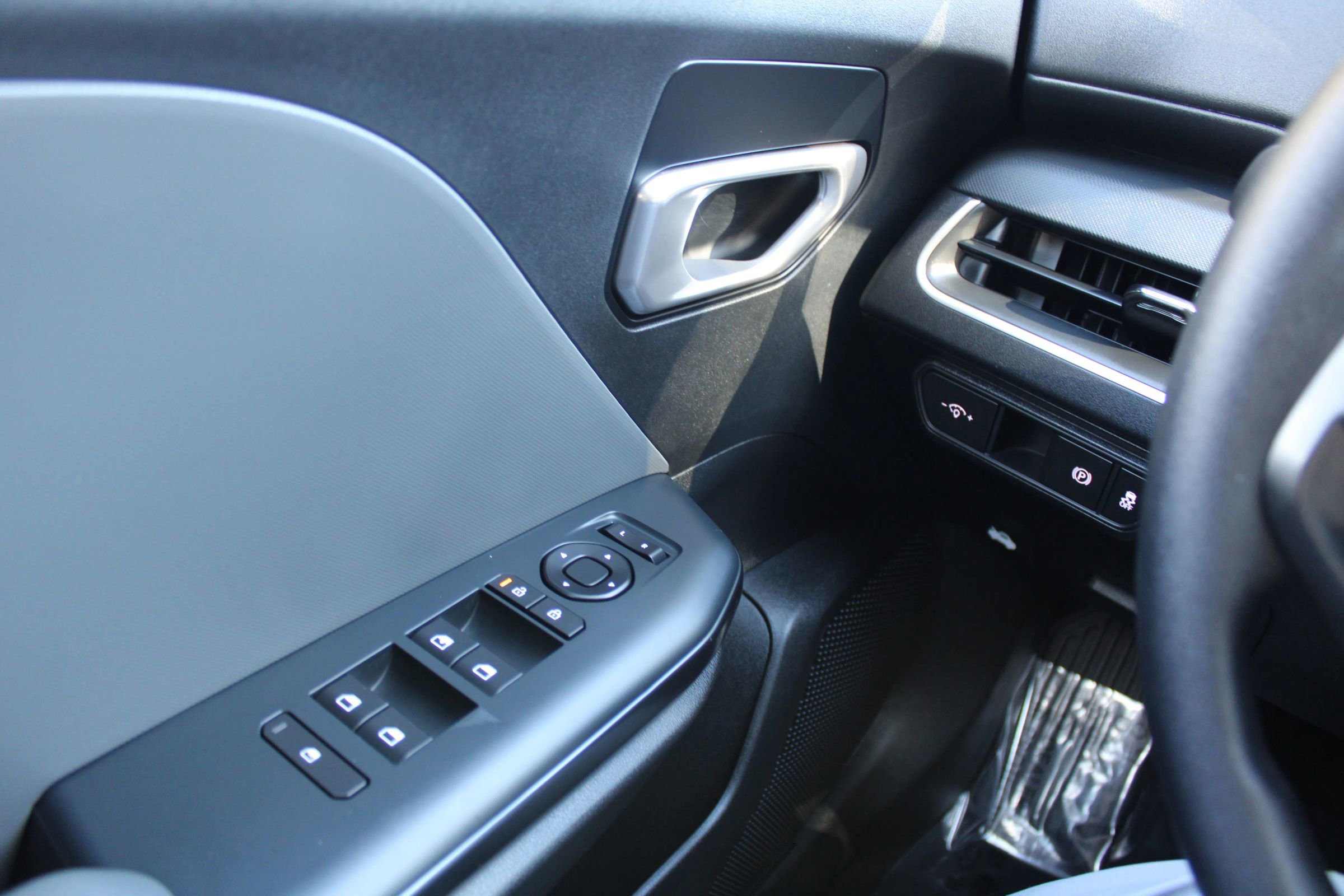 Used 2025 Kia K4 image 26