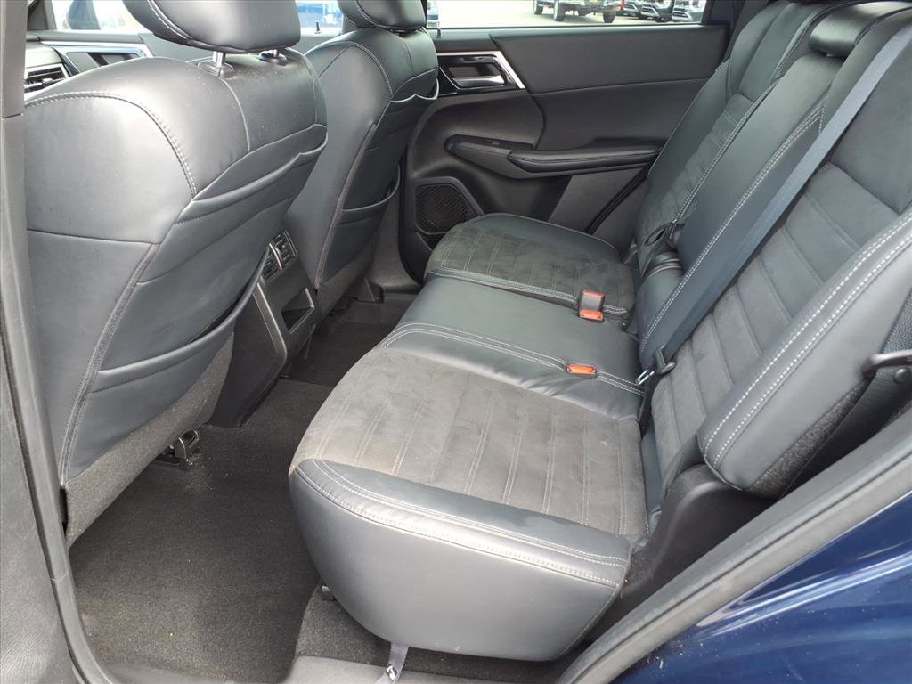 Used 2022 Mitsubishi Outlander SE image 5