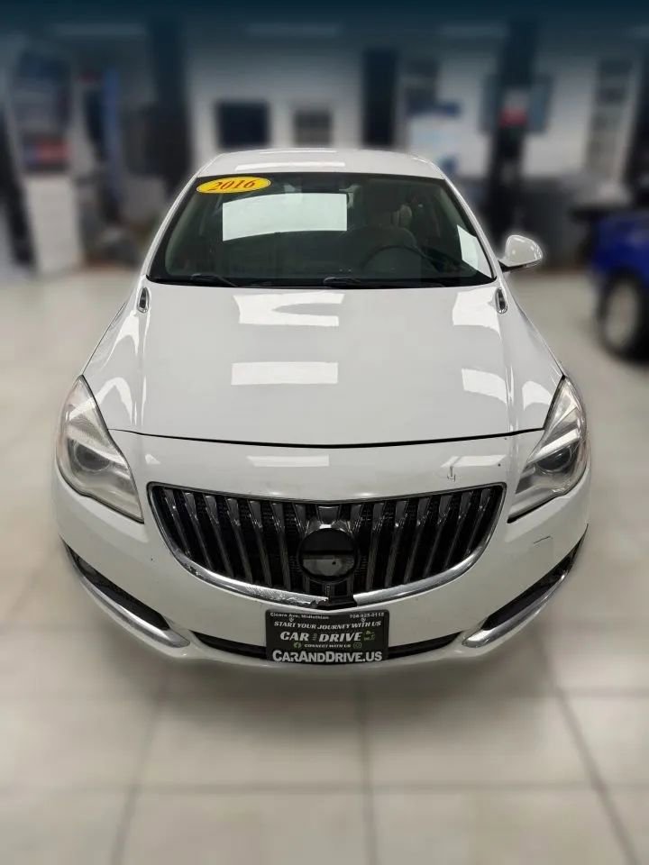 Used 2016 Buick Regal Sedan 4D FWD image 2