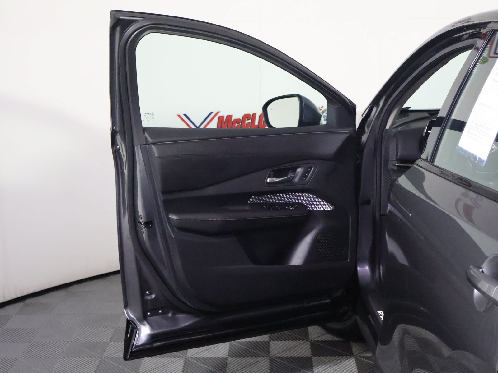 Used 2024 Nissan Ariya AWD image 22