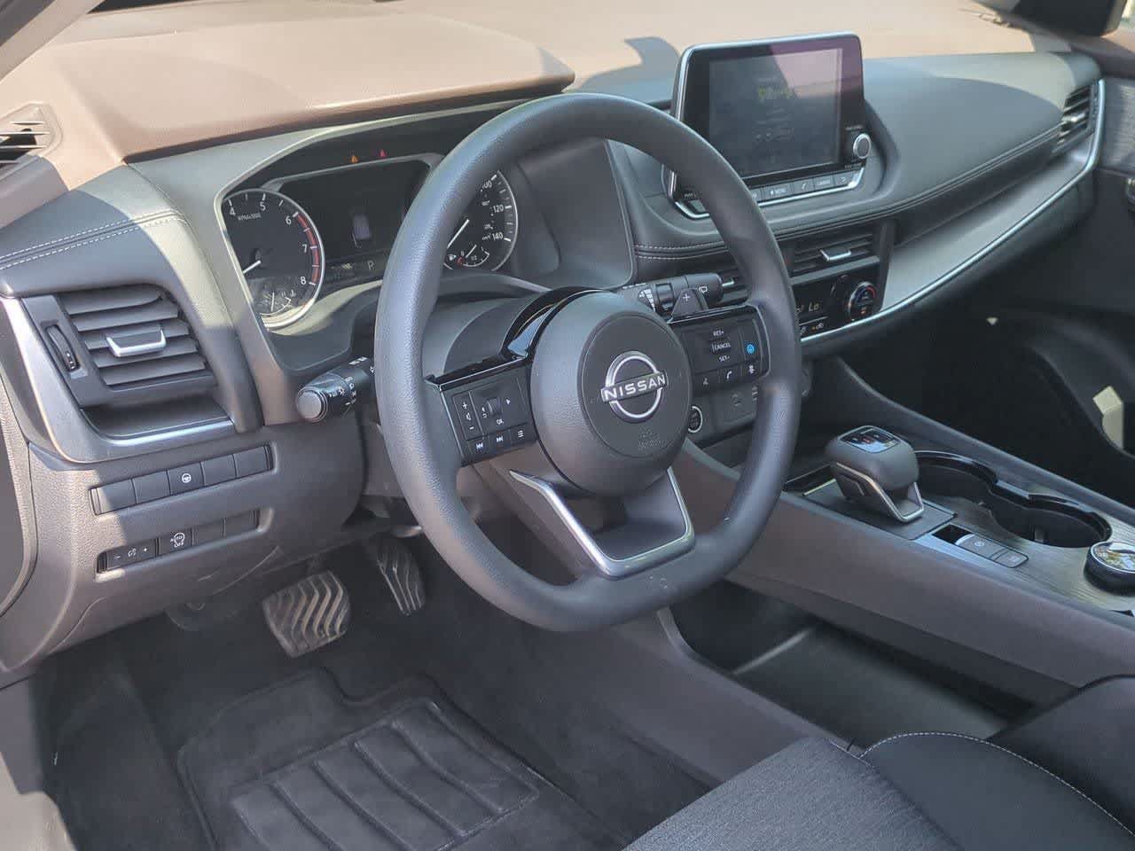 Used 2023 Nissan Rogue SV AWD/4WD image 2