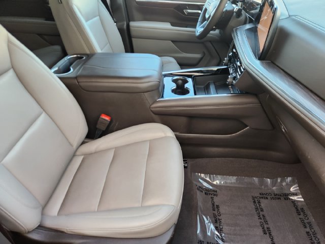 Used 2025 Chevrolet Suburban LT w/ Comfort Package AWD/4WD image 19