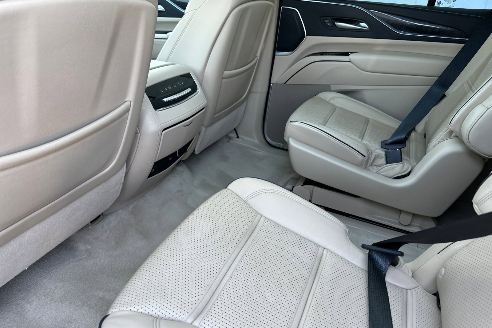 Certified 2023 Cadillac Escalade Premium Luxury w/ Performance Package image 14