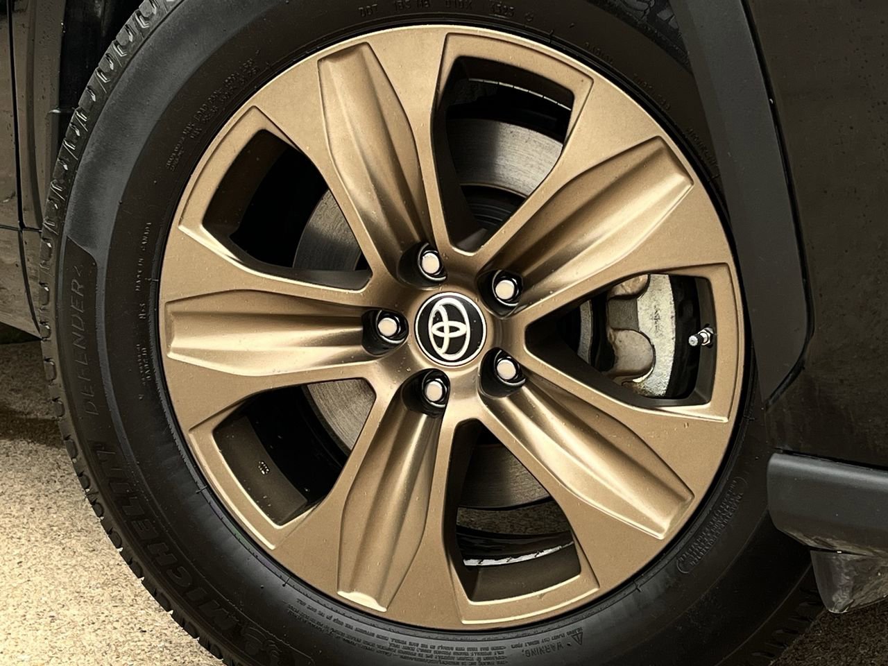 Used 2023 Toyota Highlander Bronze Edition FWD image 31