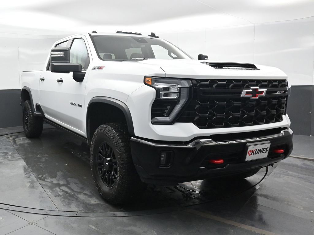 Used 2024 Chevrolet Silverado 2500 ZR2 w/ Technology Package image 6
