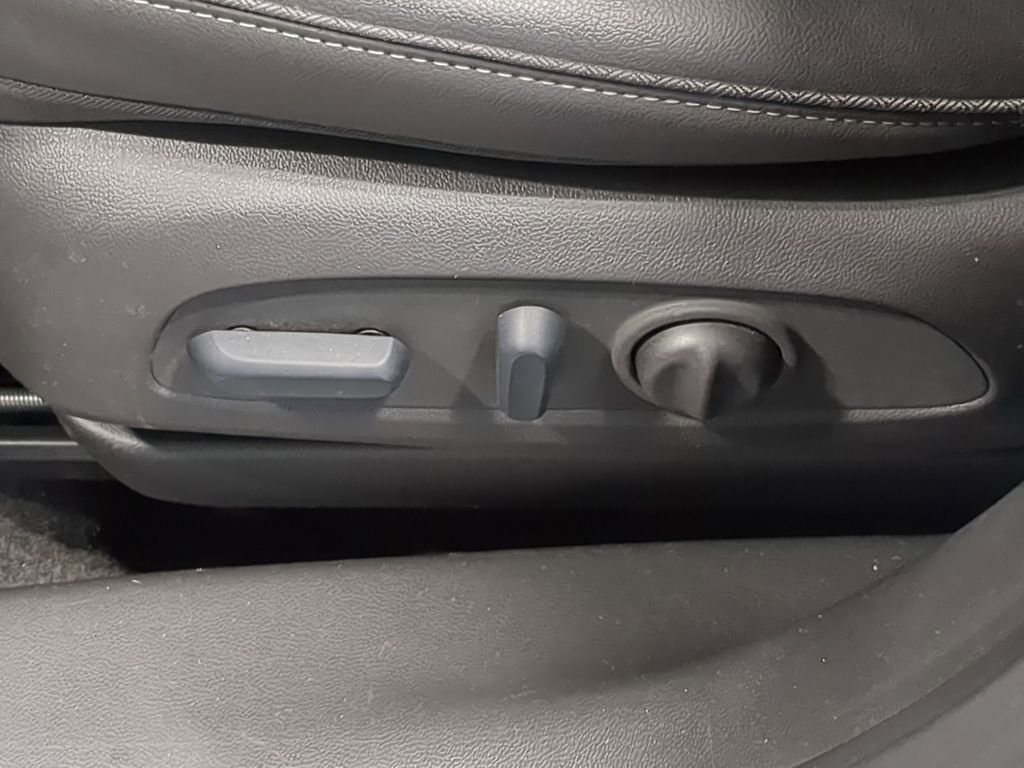 Used 2023 Buick Encore GX Select AWD/4WD image 17