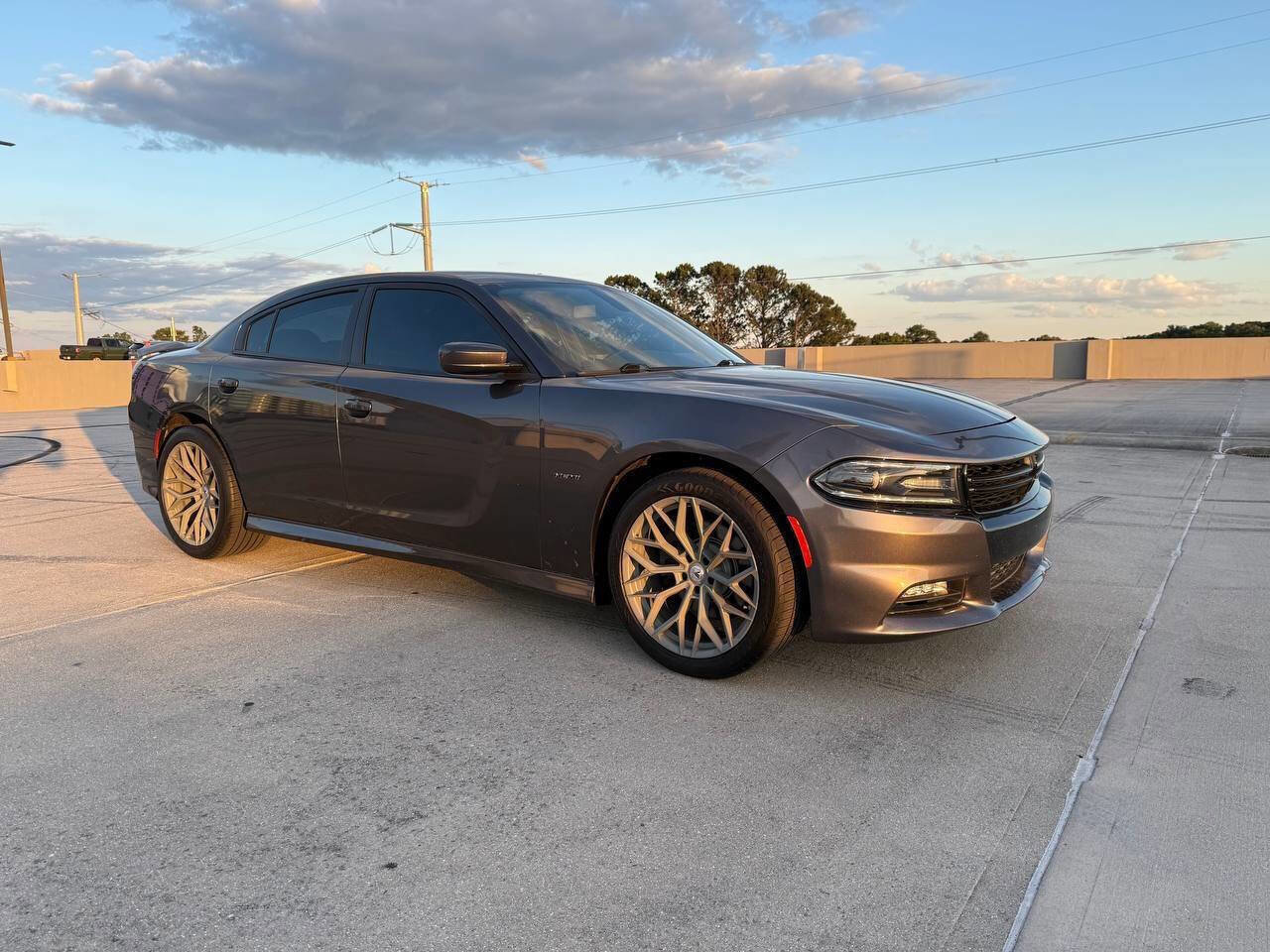 Used 2019 Dodge Charger R/T w/ Plus Group RWD image 3